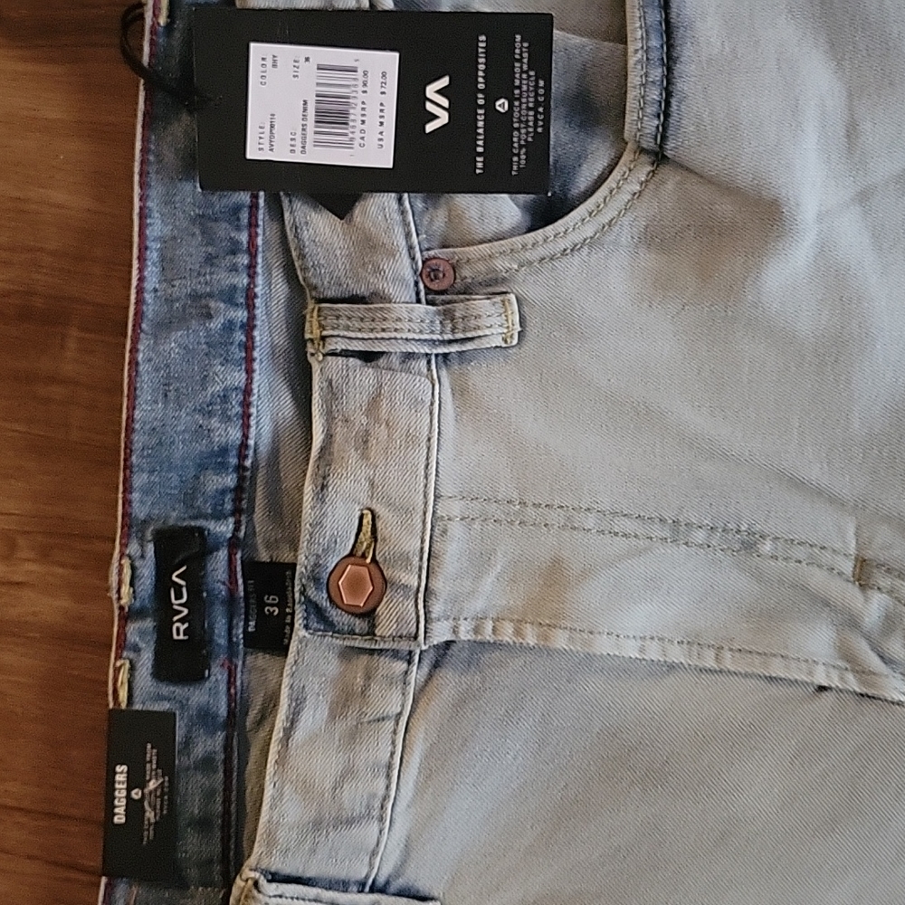 NWT Men's "RVCA Denim Daggers Slim Straigh" Jeans. Size 36x32 & is a light wash.